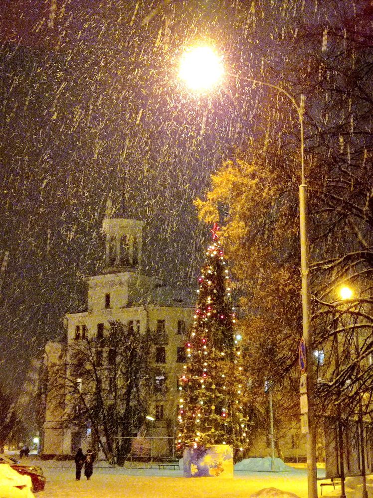 А СНЕГ ИДЕТ, А СНЕГ ИДЕТ!..