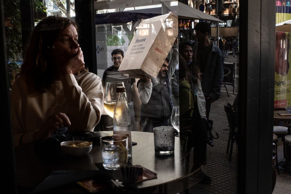 Contrasts of life between lights and reflections