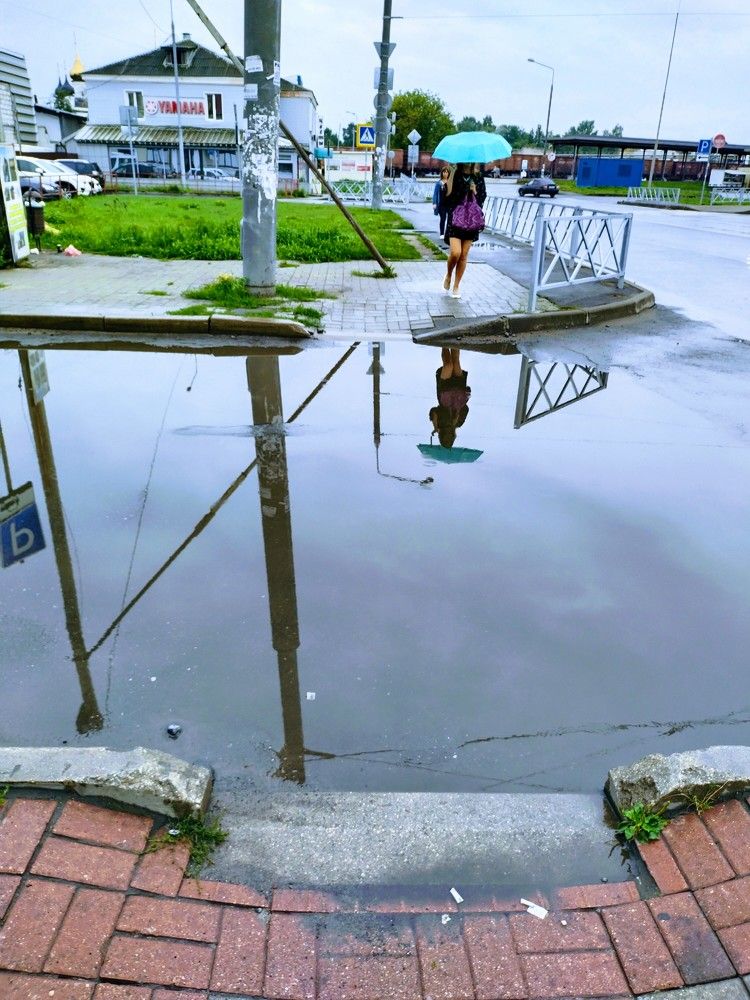 Девушка с зонтом