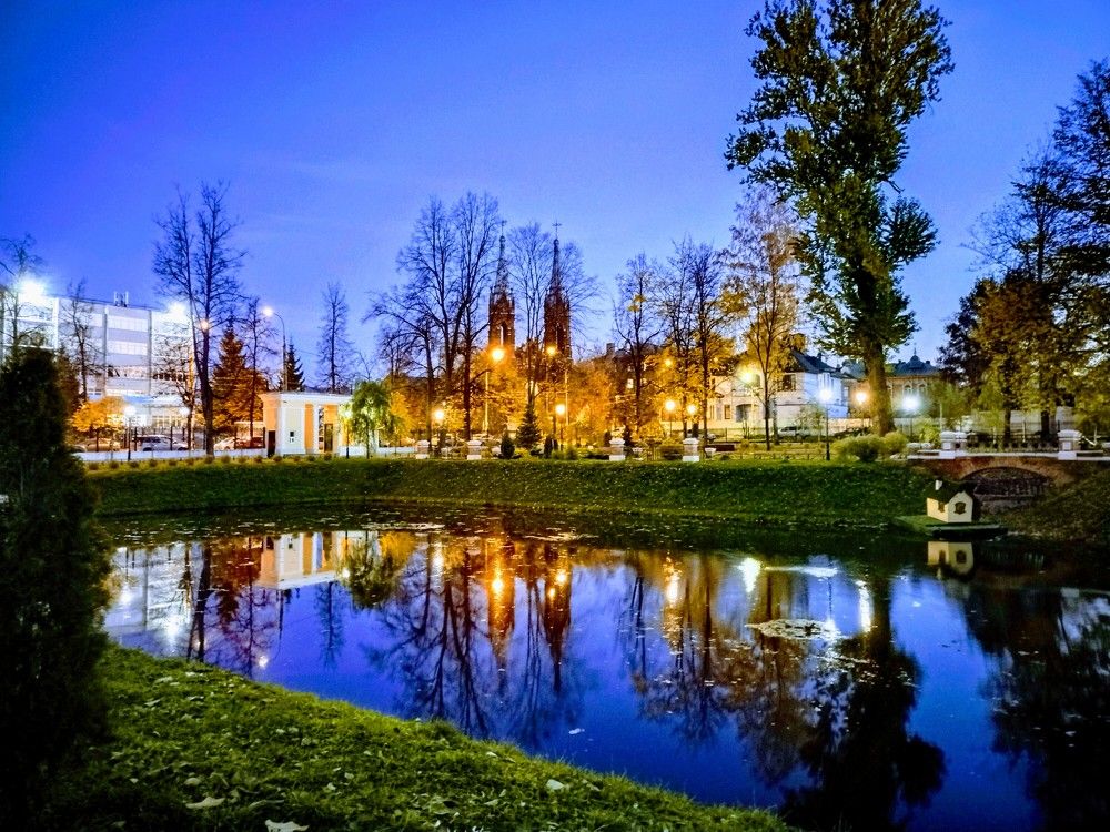 Пруд в Карякинском саду