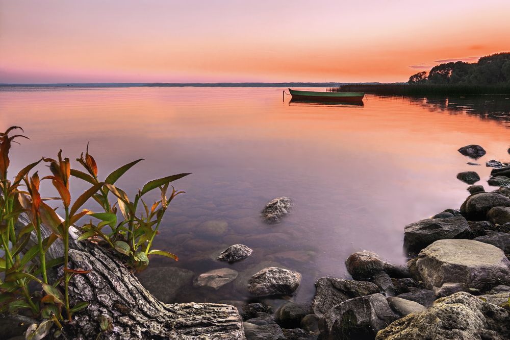 Рассвет на озере