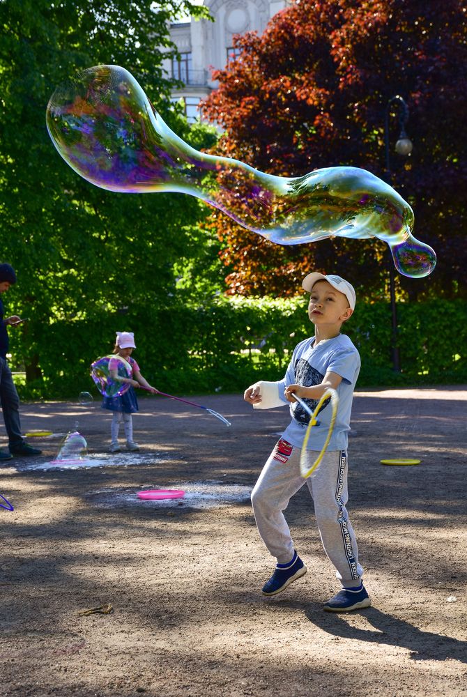 Мальчик с  пузырём.