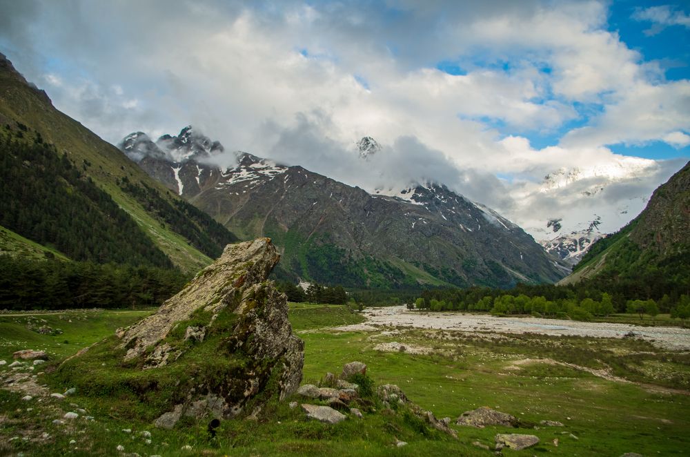 Одинокий камень