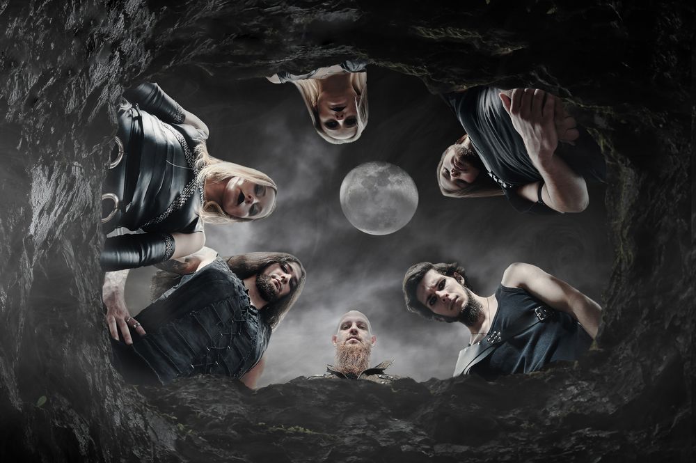 Концептуальная фотография "Шестеро смотрят в могилу"