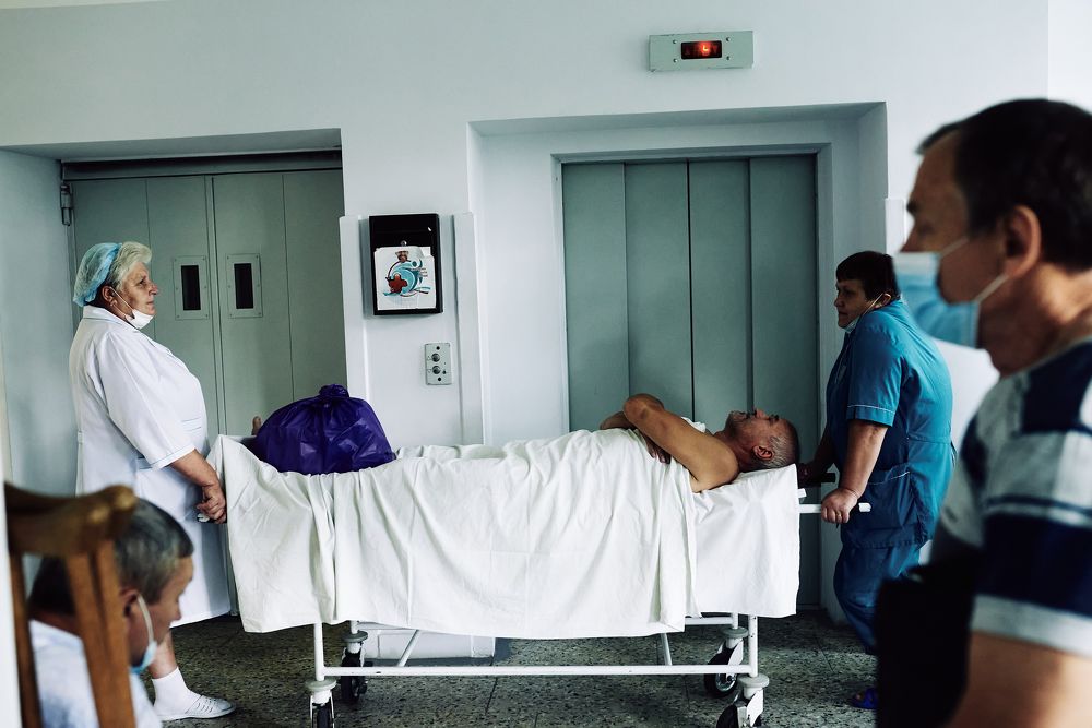 Киевская областная больница. На этаже хирургического отделения.