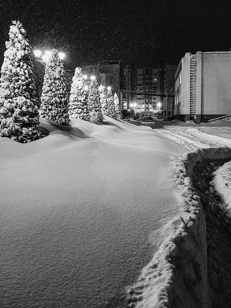 Геометрия. Город. Треугольники. Квадраты.