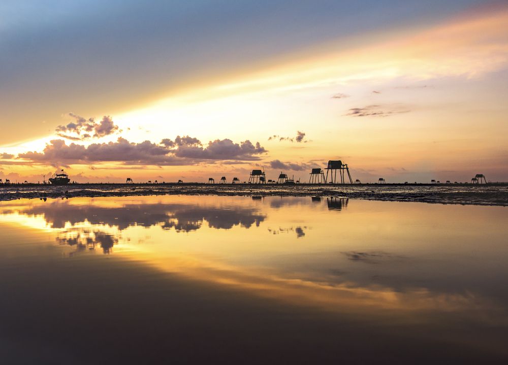 Sky mirror in Dong Chau Beach