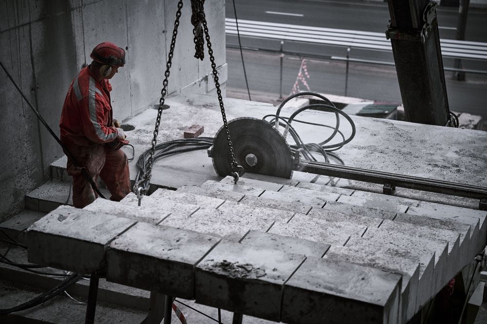 Демонтаж лестничного марша