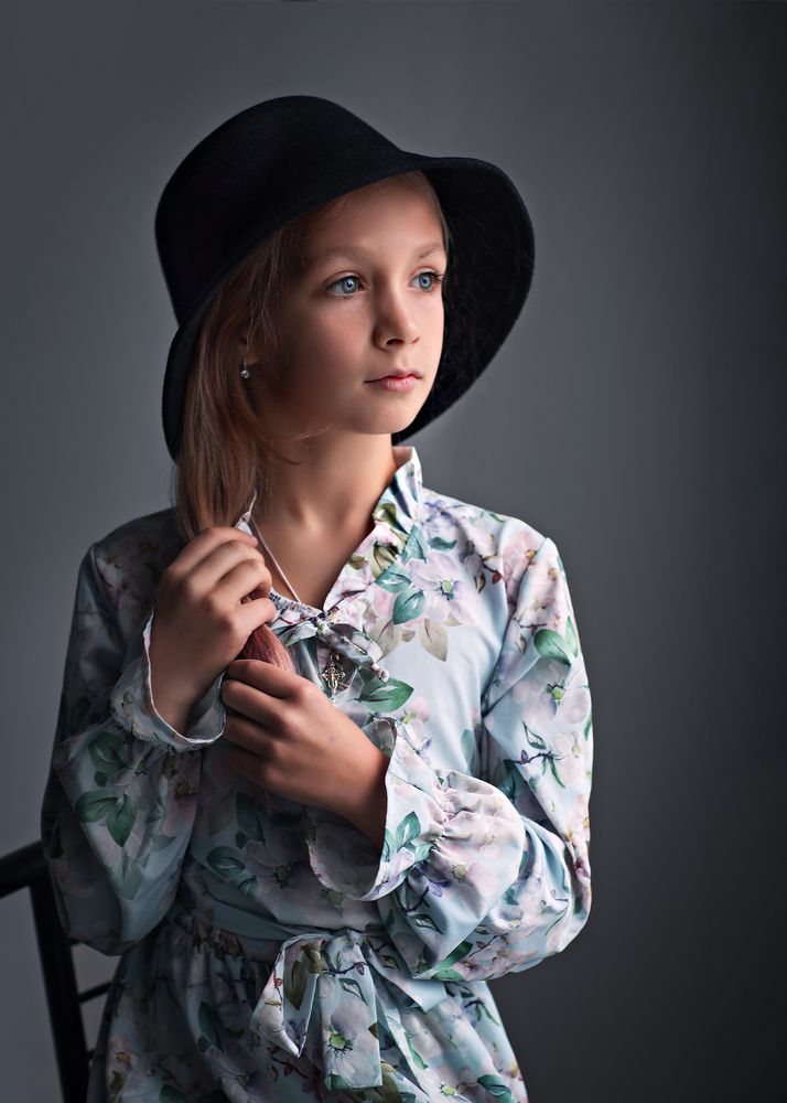 Девочка в шляпе.