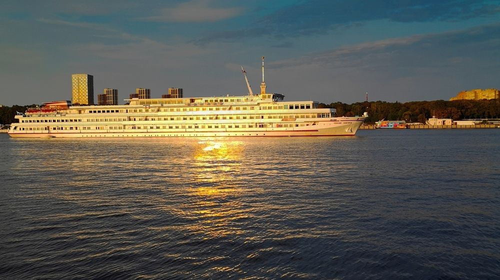 Золотой теплоход...