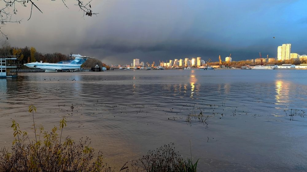 И в октябре бывает закат...