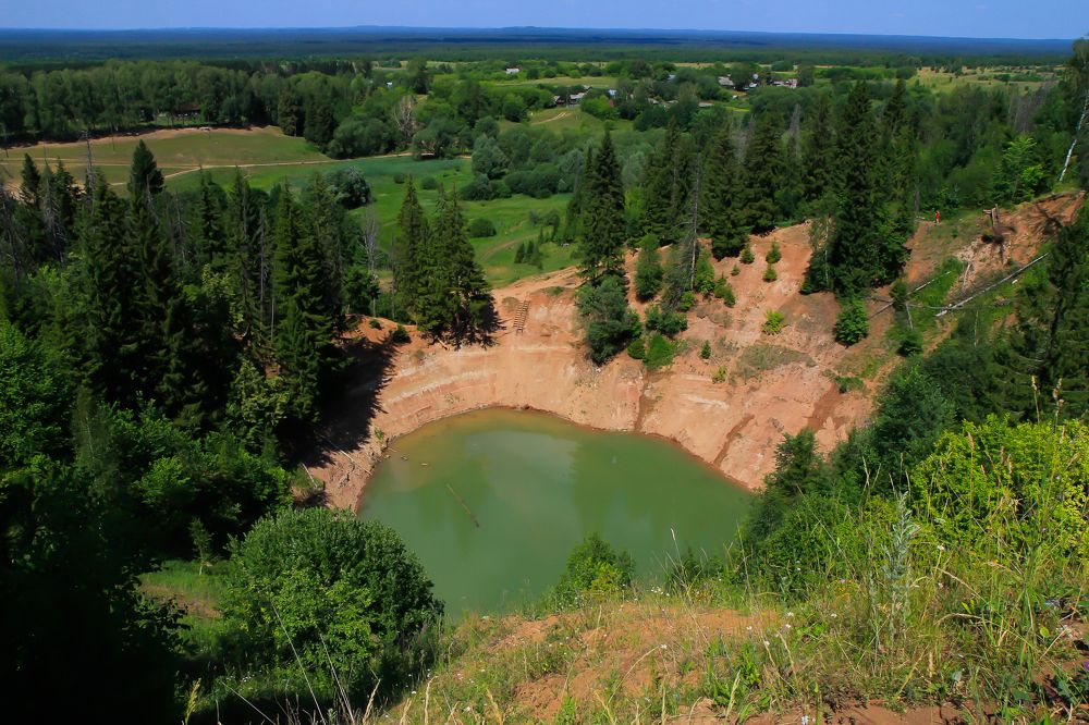 Карстовое озеро Морской глаз