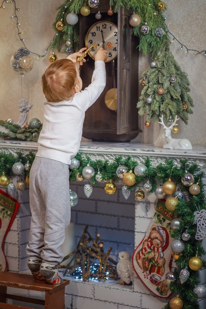 Новогодние часы.