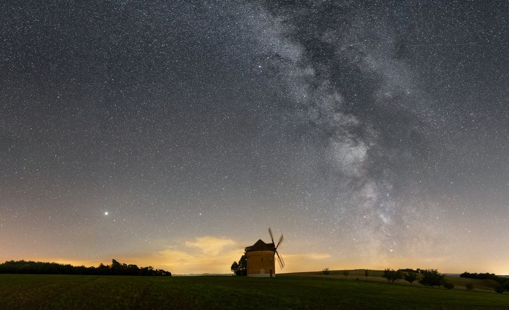 Photograph by Milan Samochin