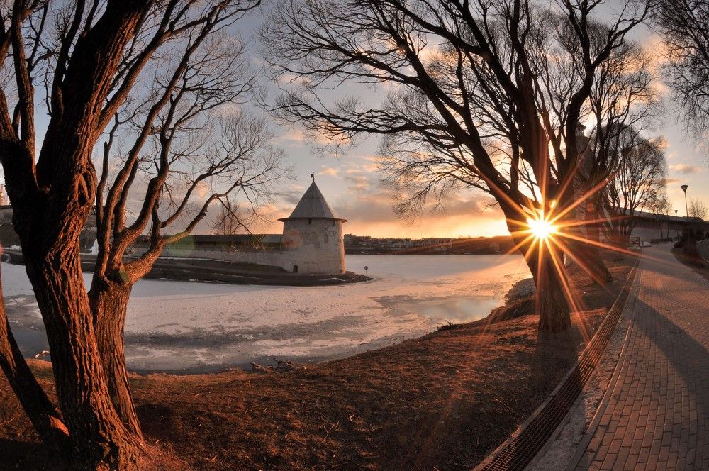 В лучах весеннего солнца.