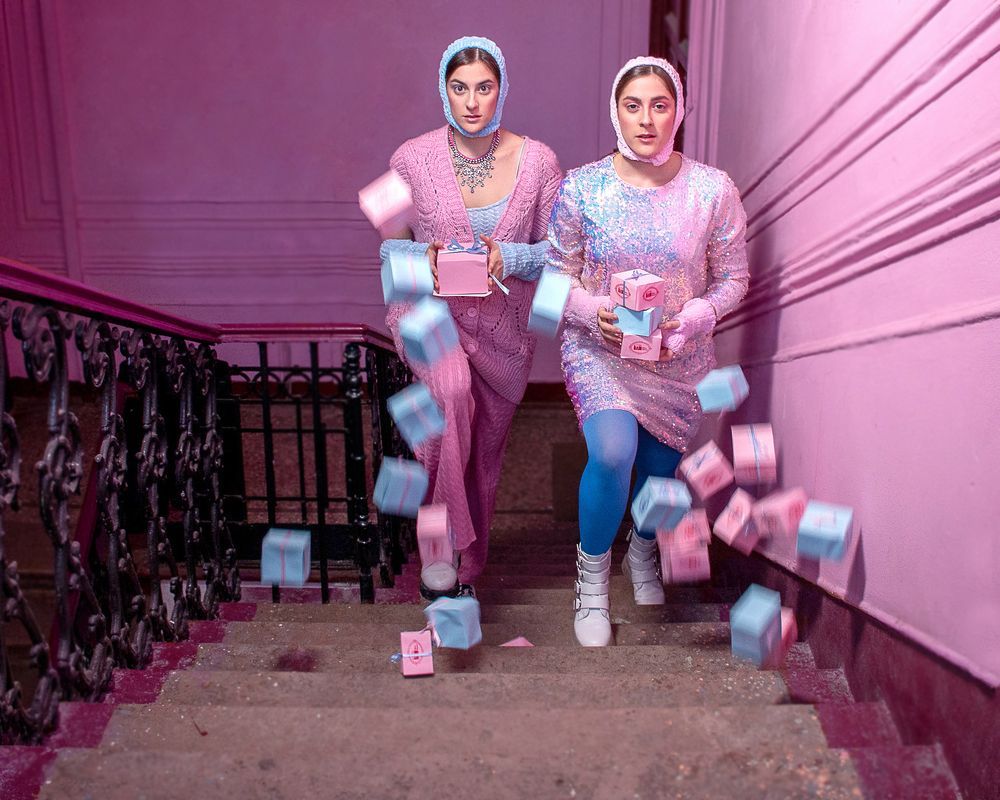 Розовая парадная.