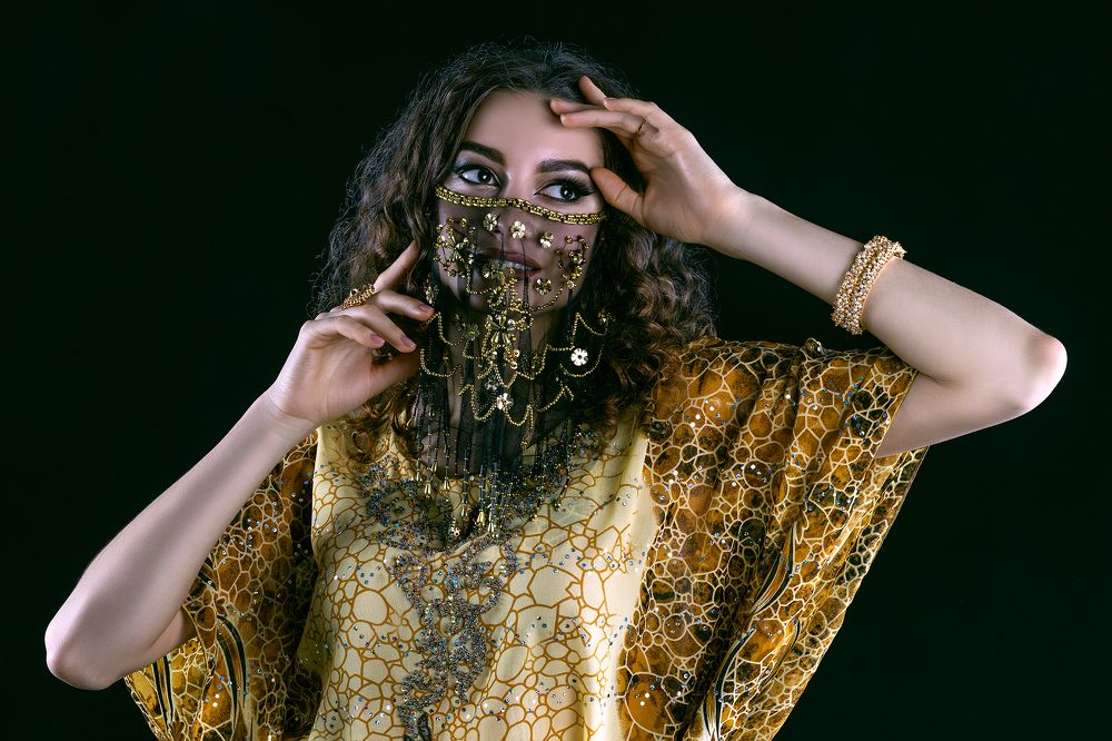 Oriental girl in Traditional dress