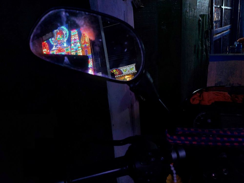 Reflection in the mirror of a bike.
