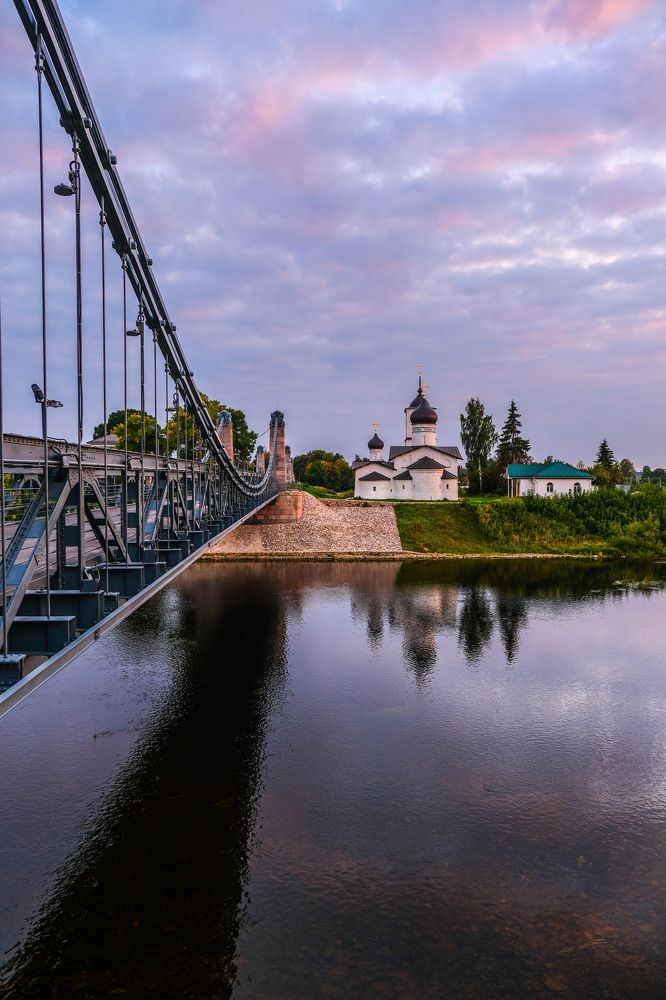 Цепной мост через реку Великая