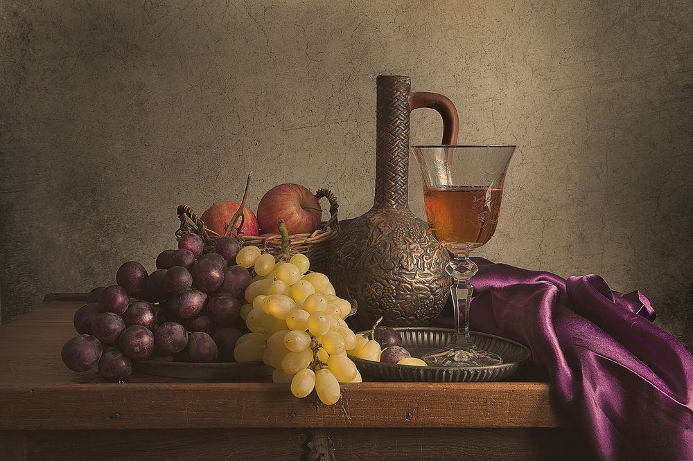 Вино и фрукты