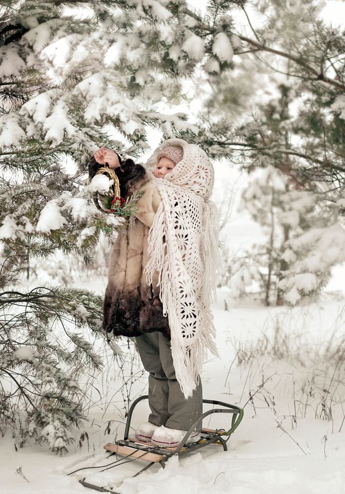 Надо елку нарядить