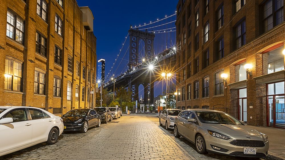 Manhattan Bridge at night
