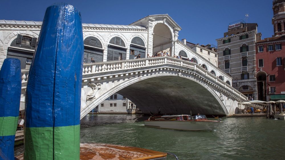 Photograph by Elena Biianu