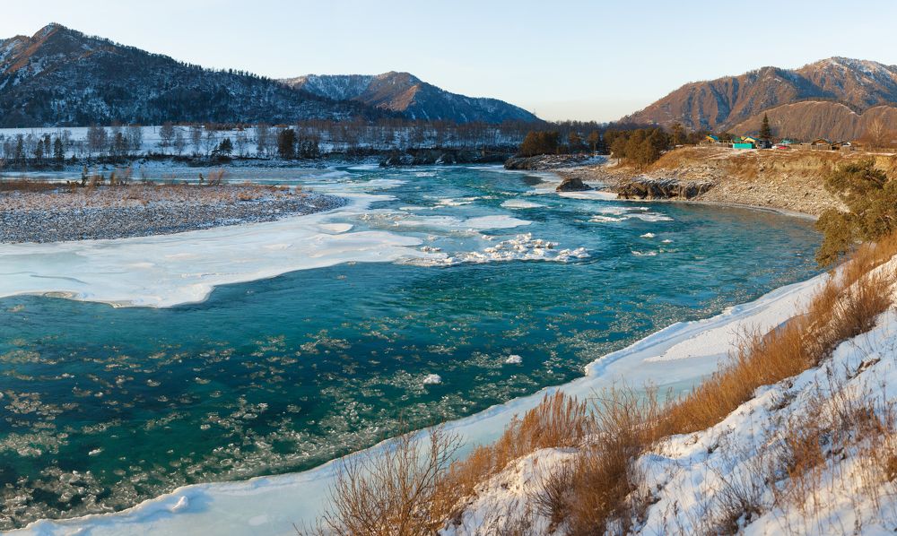река Катунь Бирюзового цвета