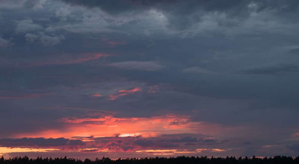 Dramatic sunset sky. Cloudy sky as a background. — Photo