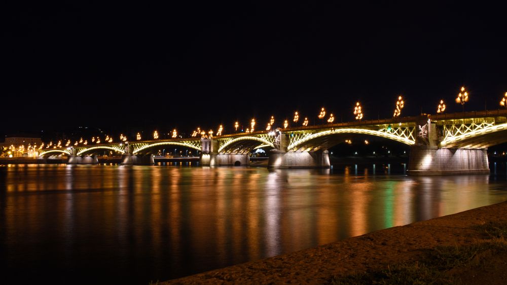 Photograph by Anton Leonchikov