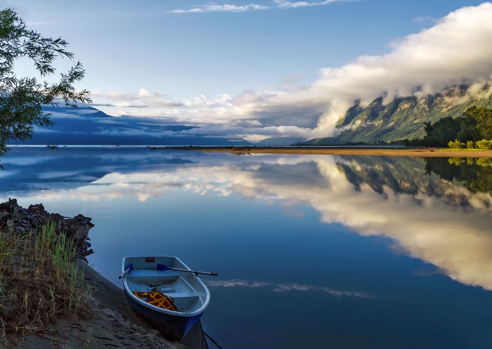 Утро,лодка,Телецкое озеро...