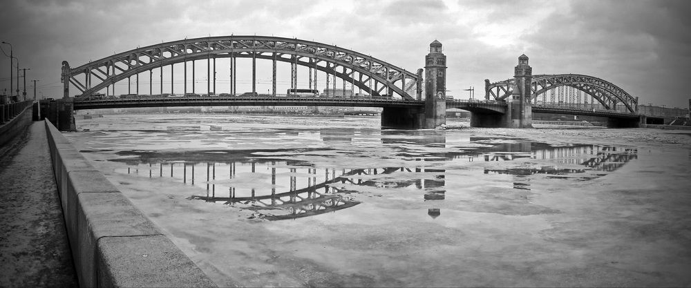 Мост Императора Петра Великого в Санкт Петербурге.