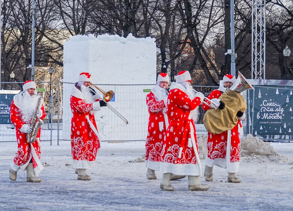 Шествие Дедов Морозов.