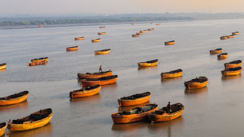 Boats at the bank of River Tapi
