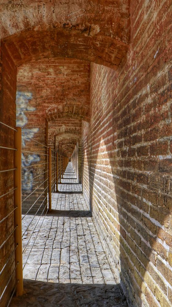 IRAN-ESFAHAN- 33 Bridge