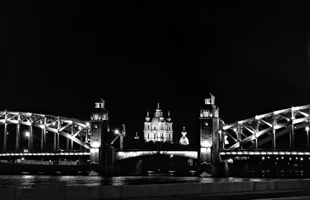 Чёрно-белый город