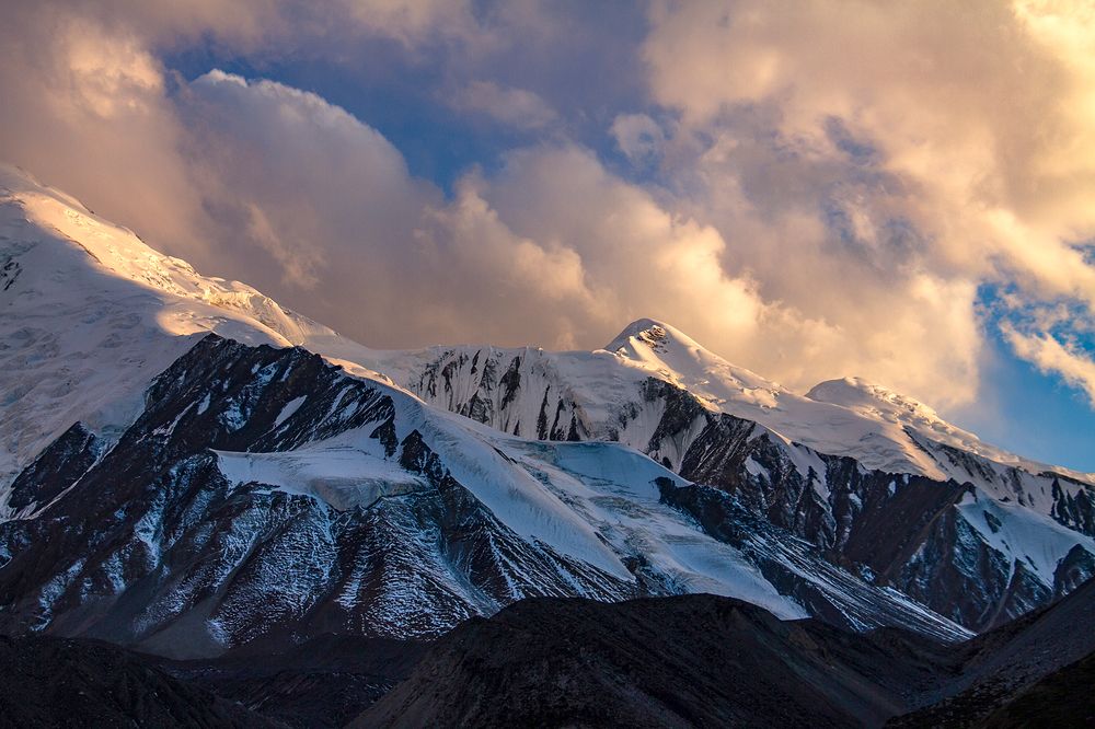 Летний закат в ущелье Баянкол