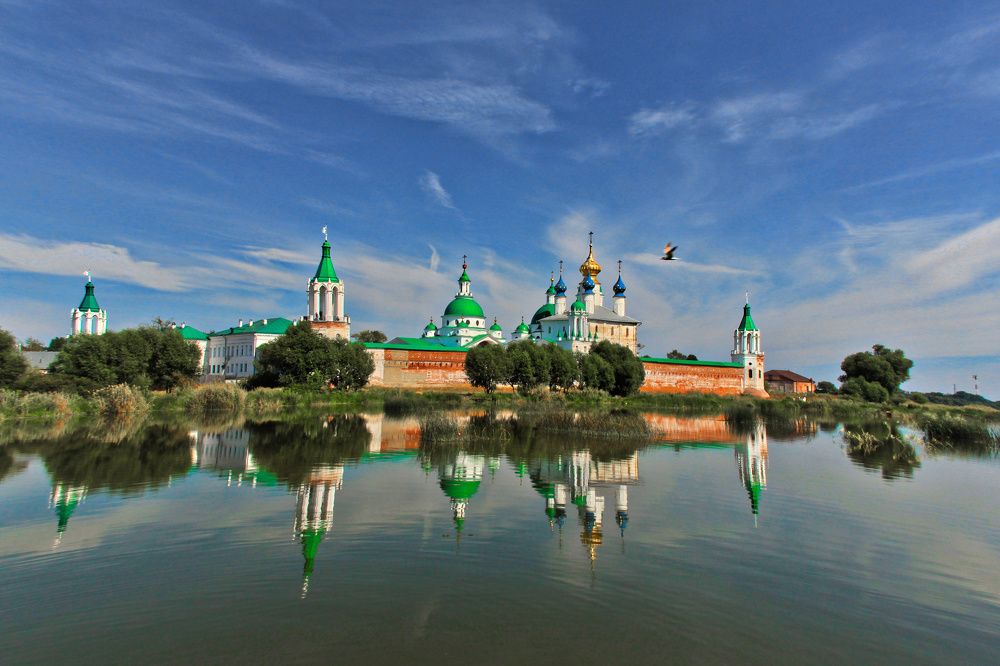 Ростов Великий в озере Неро.