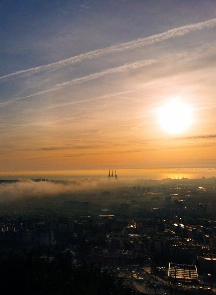 Barcelona . El cielo arde