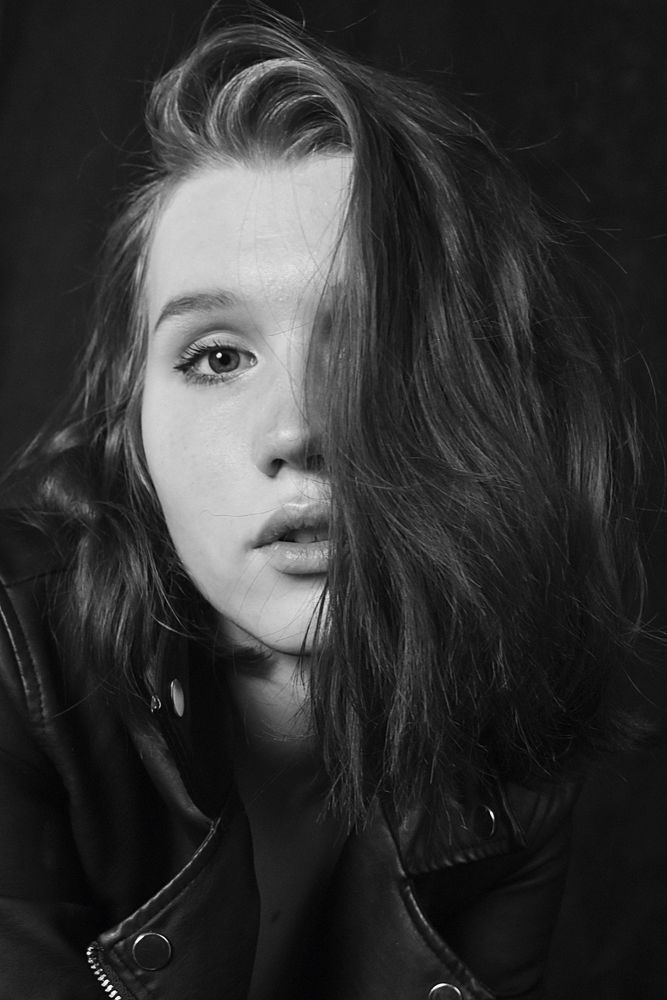 Портрет девушки 053