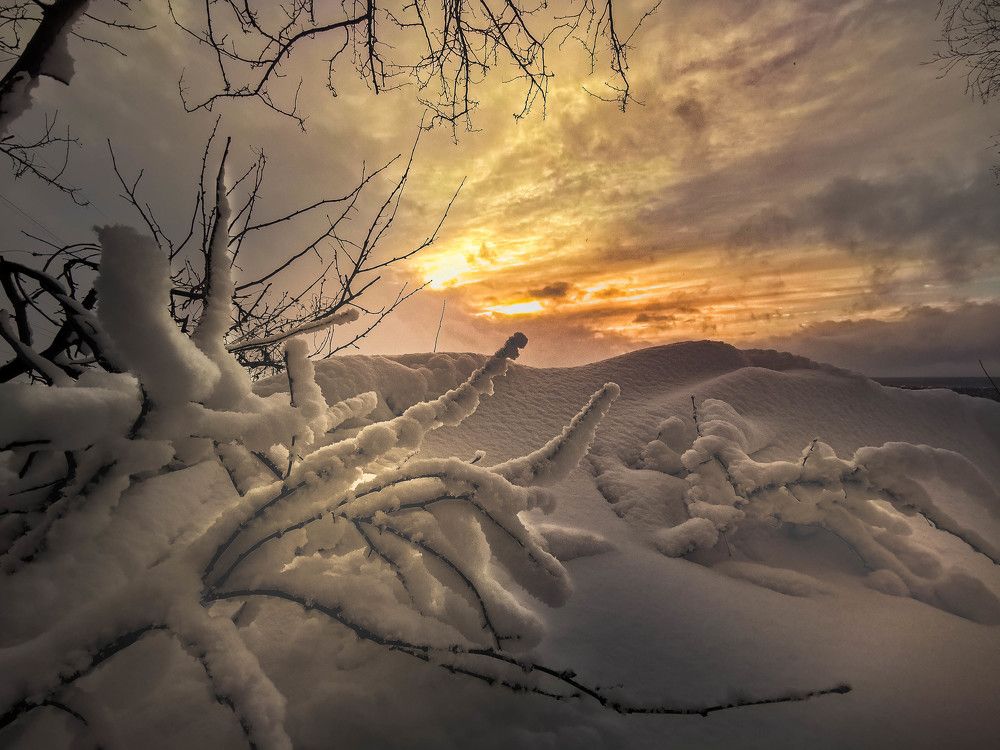 волны снежного заката