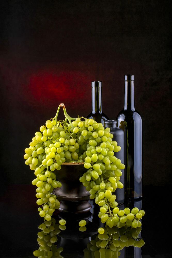 Натюрморт с виноградом
