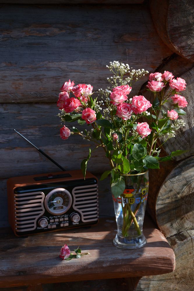 А музыка звучит