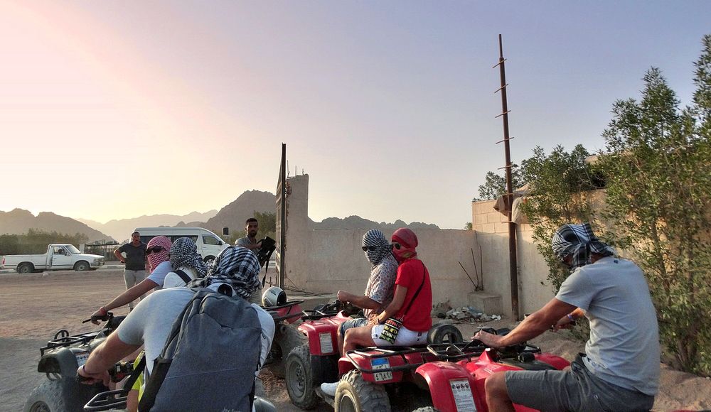 Вечерняя поездка в горную пустыню