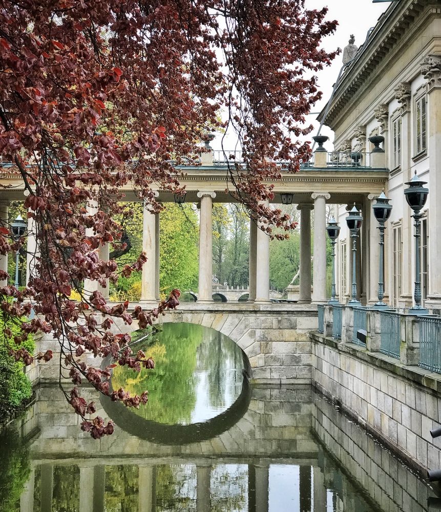 Через отражения истории...