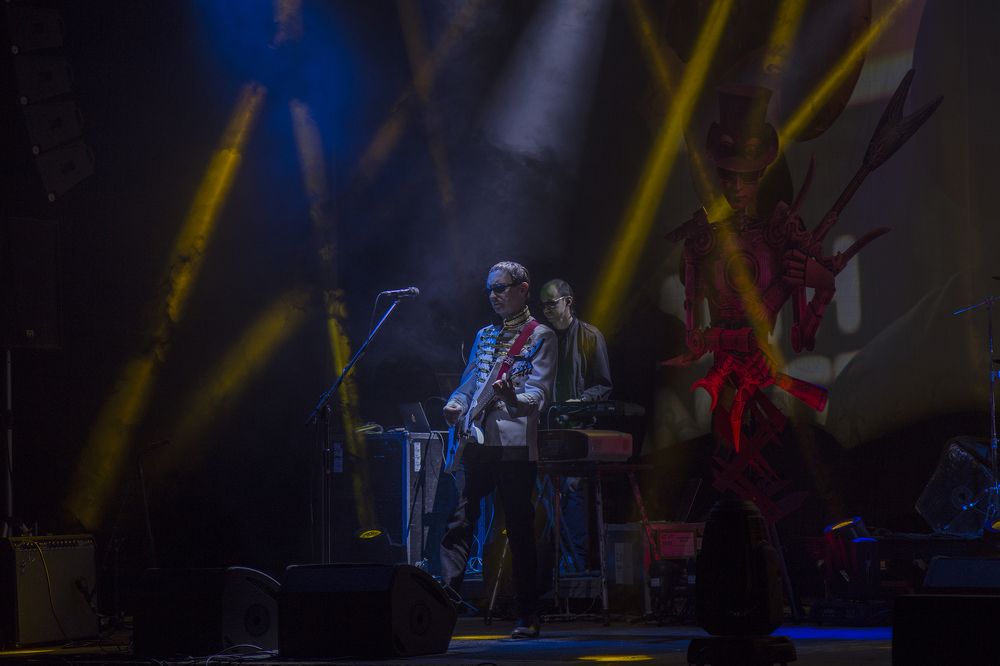 "У шамана три руки..."