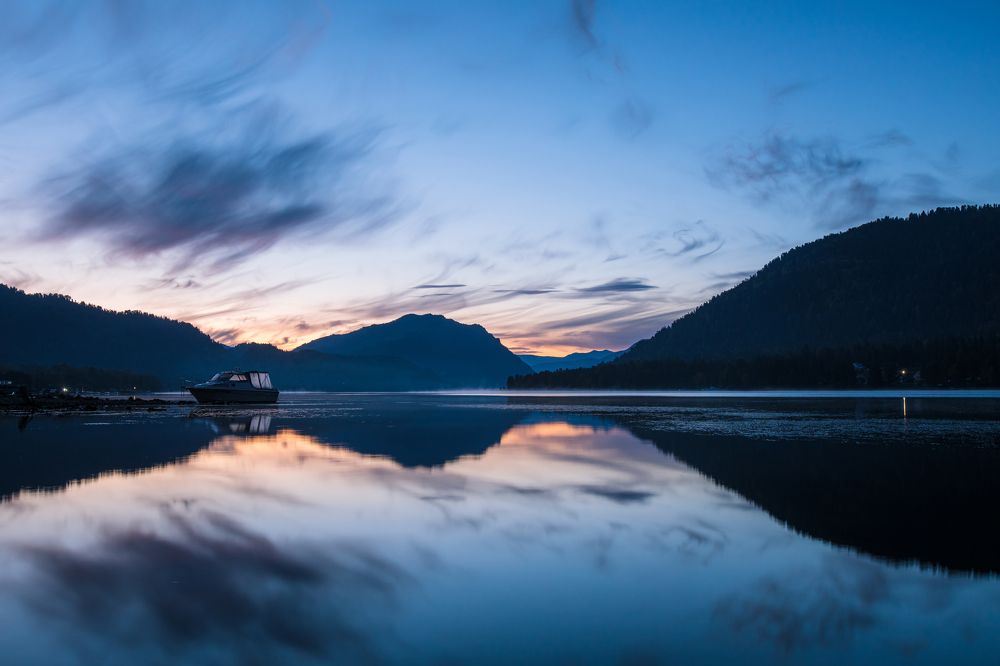 Рассвет на Телецком озере