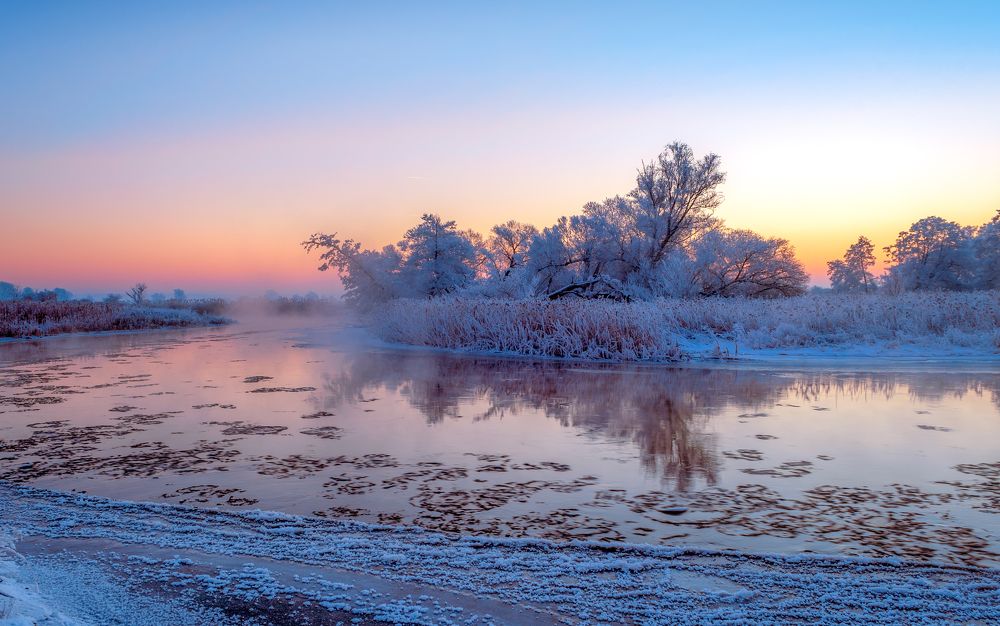 Frosty dawn on the Gwda River