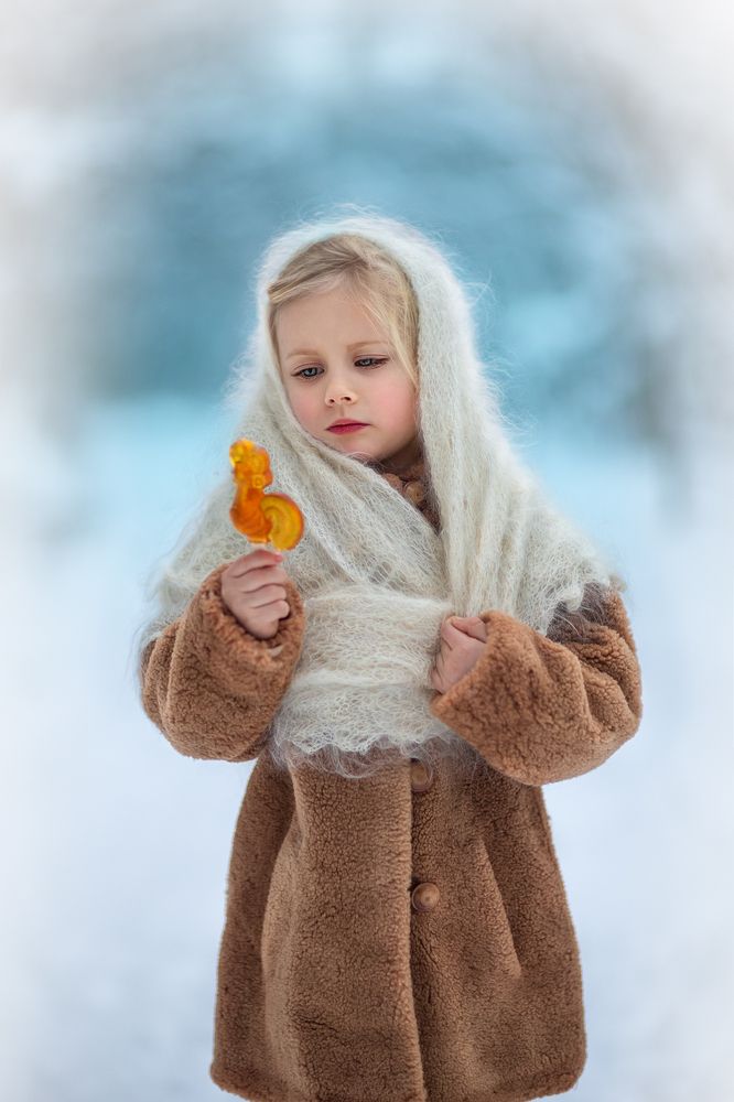 девочка с петушком