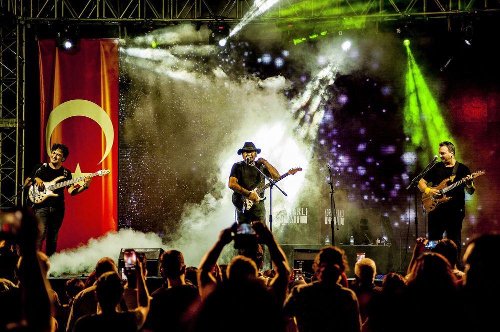 Photograph by DAMOUN POURNEMATI